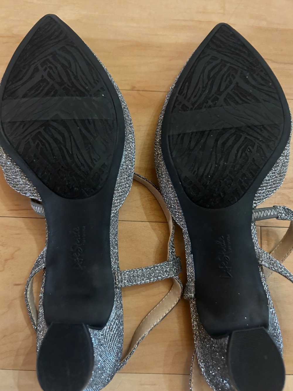 Life Stride Silver Sparkle Evening Shoes Size 8 - Picture 3 of 3